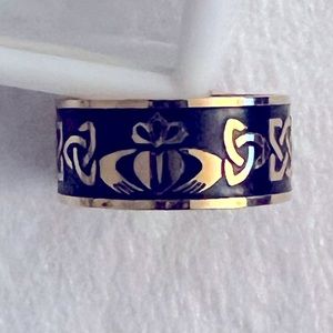 Vintage Band Ring Made Of Stainless Steel 18k Gold Plated Carved Claddagh 10mm